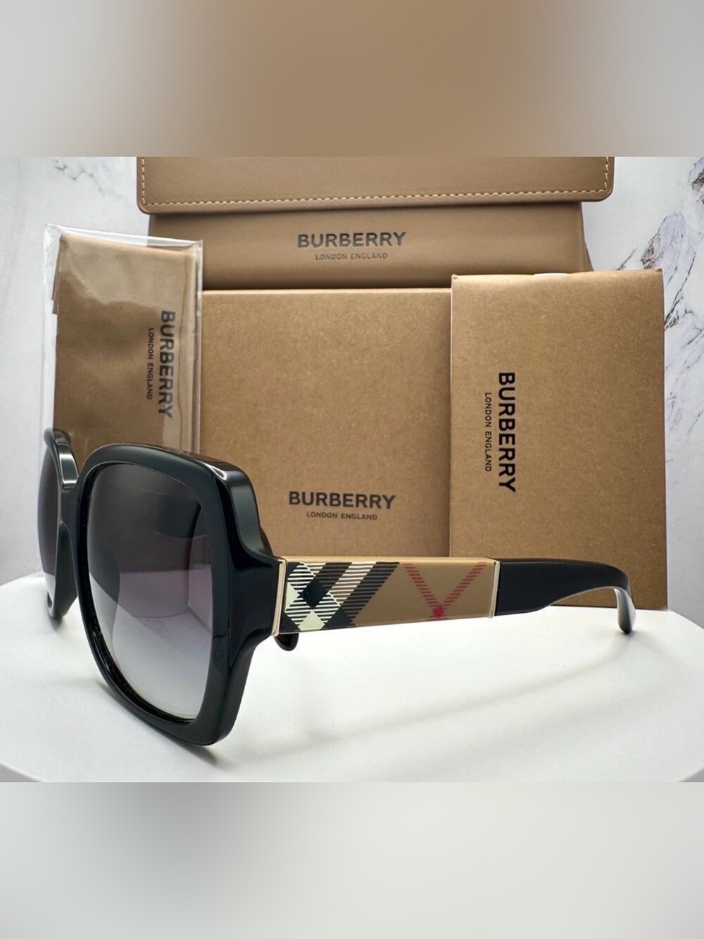 NIB Burberry Sunglasses Black Square Frames Checkered Arms Gradient OBE4160